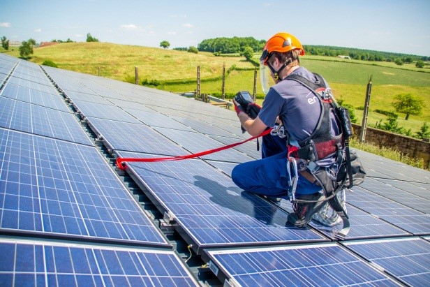 Technicien sur toiture Technicien EMASOLAR
